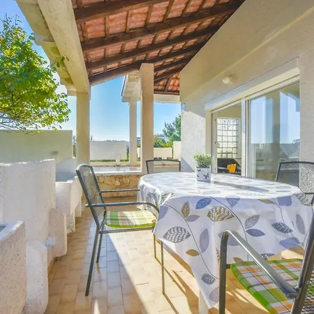 House Marrie Lou Feriehus Banj