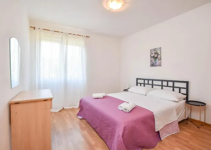 House Marrie Lou Дом отдыха Banj