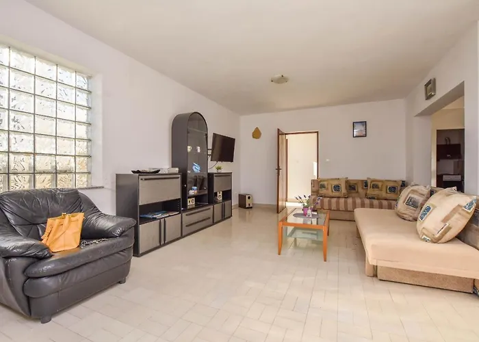 Дом отдыха House Marrie Lou Banj