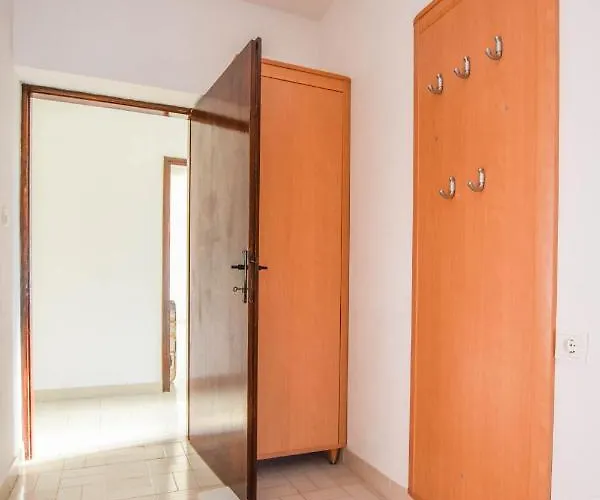 House Marrie Lou Banj