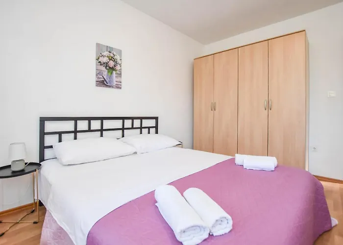 House Marrie Lou Дом отдыха Banj