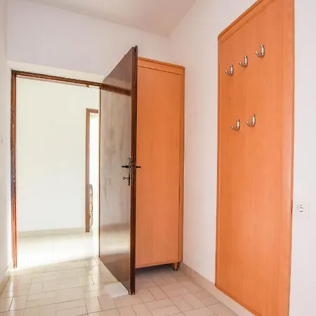 House Marrie Lou Banj