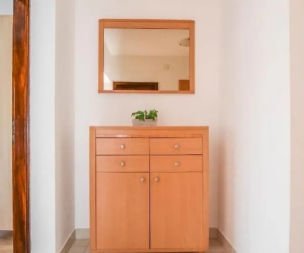 House Marrie Lou Semesterbostad Banj