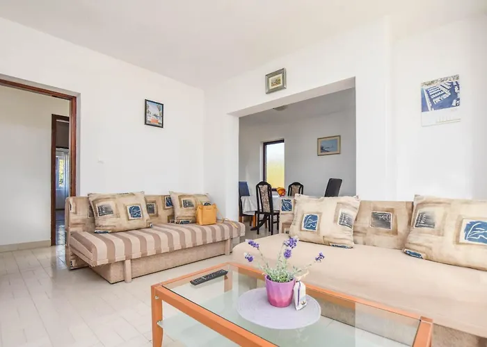 House Marrie Lou Banj